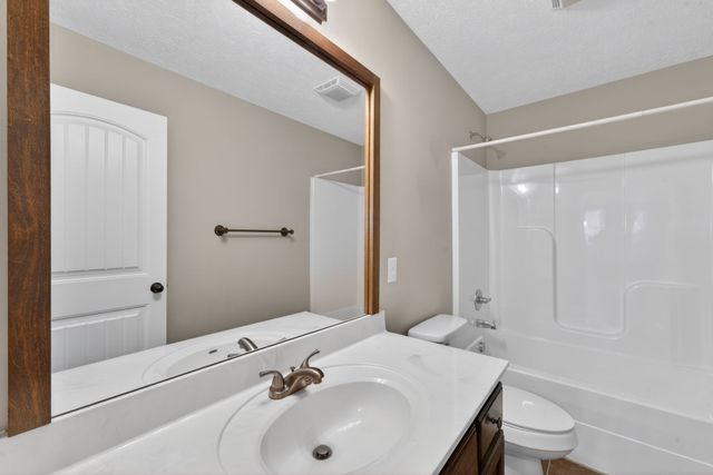 374 Douglas Ln, Lafayette, TN 37083