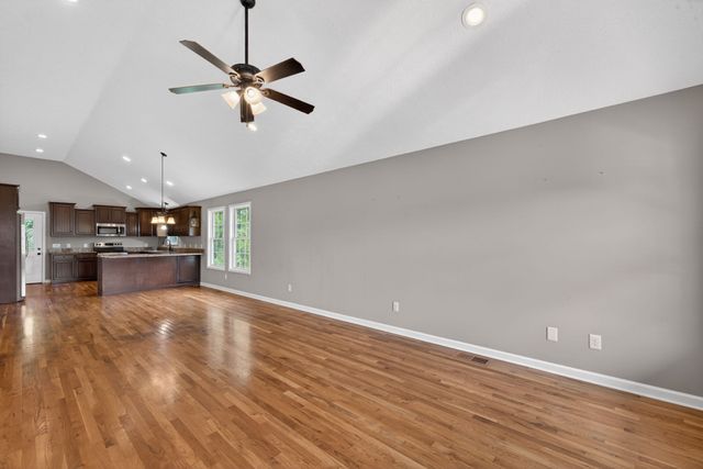 374 Douglas Ln, Lafayette, TN 37083