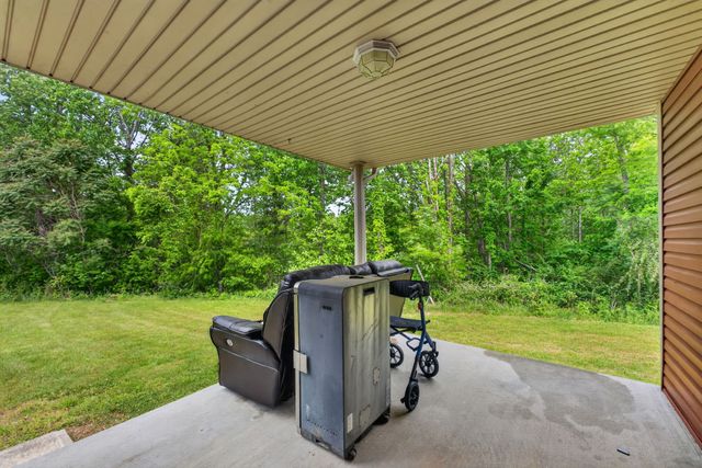 374 Douglas Ln, Lafayette, TN 37083
