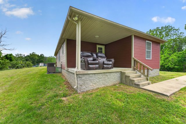 374 Douglas Ln, Lafayette, TN 37083