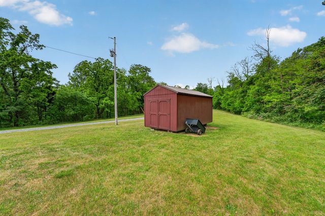 374 Douglas Ln, Lafayette, TN 37083