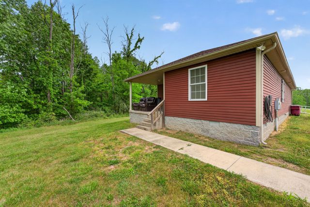 374 Douglas Ln, Lafayette, TN 37083