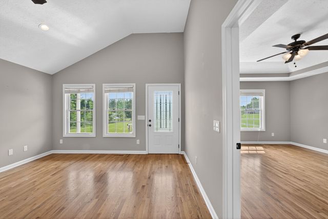 374 Douglas Ln, Lafayette, TN 37083