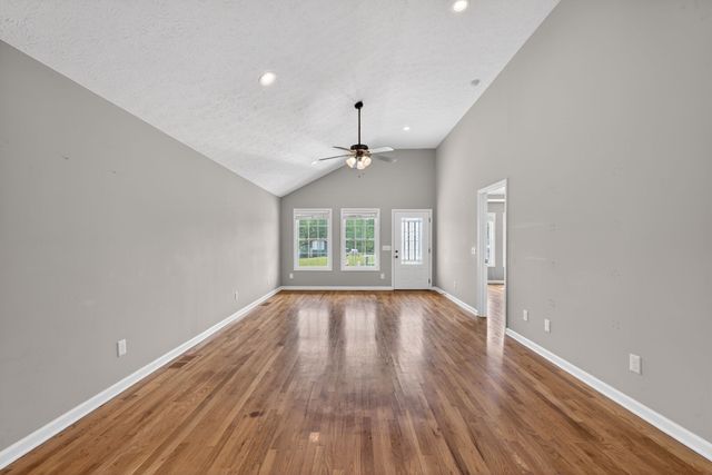 374 Douglas Ln, Lafayette, TN 37083