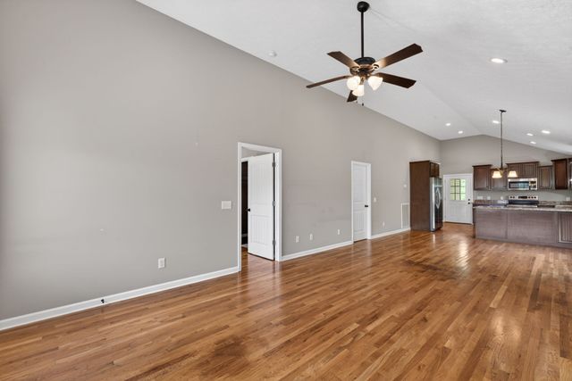 374 Douglas Ln, Lafayette, TN 37083