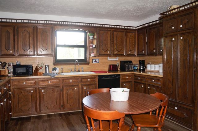 317 Hickory Drive E, Livingston, TX 77351