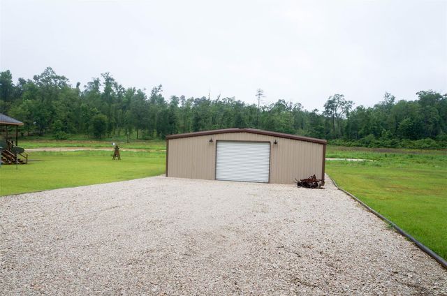 317 Hickory Drive E, Livingston, TX 77351