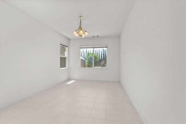 4025 Beyer Park Dr, Modesto, CA 95357