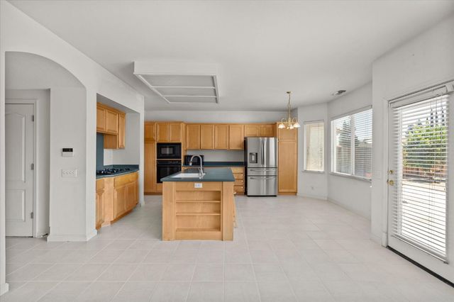 4025 Beyer Park Dr, Modesto, CA 95357