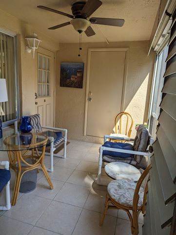 407 PINE GLEN Lane B-1, Greenacres, FL 33463