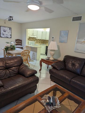 407 PINE GLEN Lane B-1, Greenacres, FL 33463