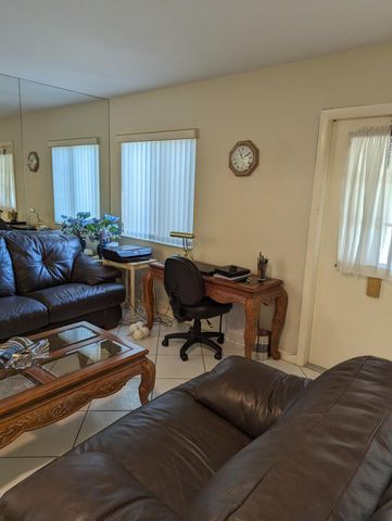 407 PINE GLEN Lane B-1, Greenacres, FL 33463