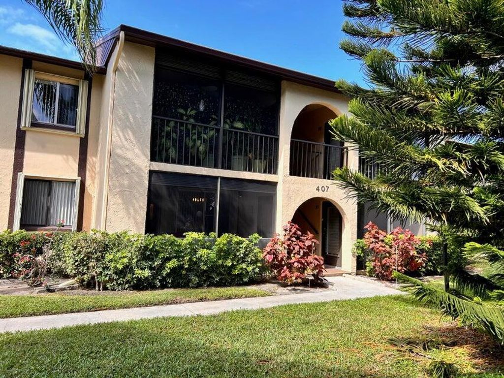 407 PINE GLEN Lane B-1, Greenacres, FL 33463