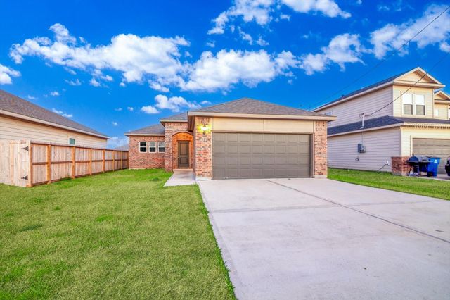 77 County Road 5102c, Cleveland, TX 77327