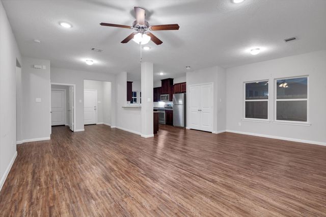 77 County Road 5102c, Cleveland, TX 77327