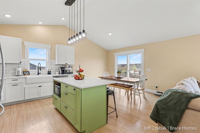 703 140th Avenue, Wayland, MI 49348