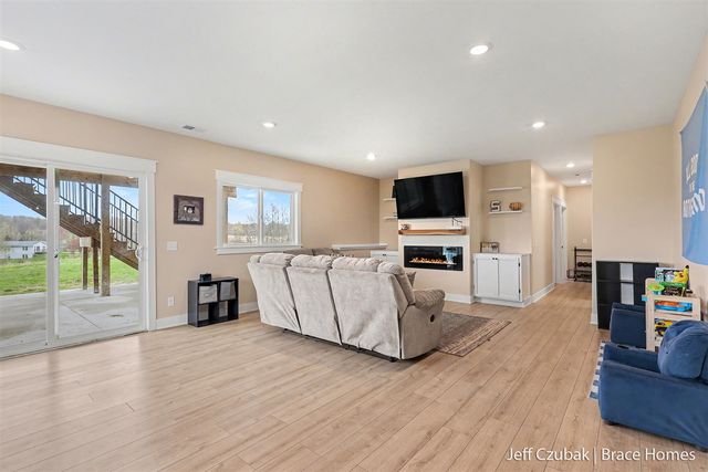 703 140th Avenue, Wayland, MI 49348