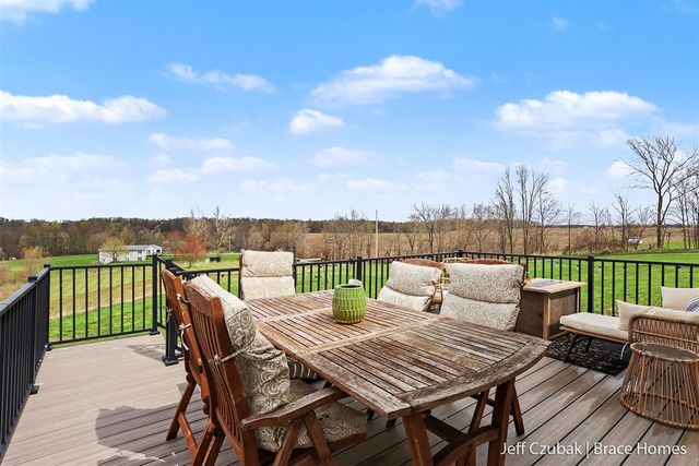 703 140th Avenue, Wayland, MI 49348