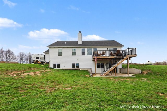 703 140th Avenue, Wayland, MI 49348