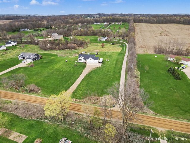 703 140th Avenue, Wayland, MI 49348