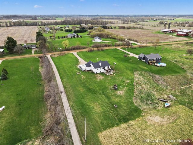 703 140th Avenue, Wayland, MI 49348