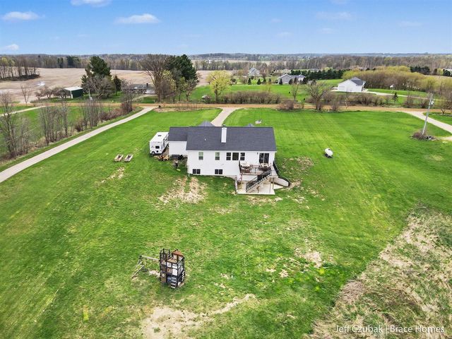 703 140th Avenue, Wayland, MI 49348