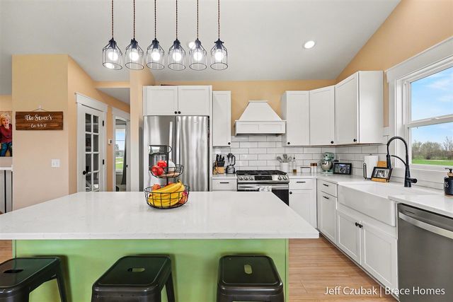 703 140th Avenue, Wayland, MI 49348