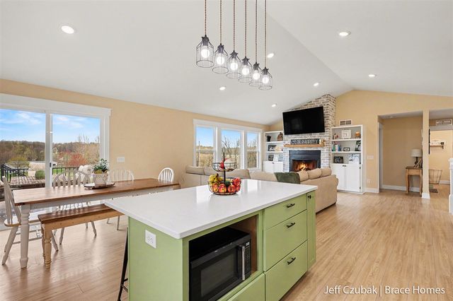 703 140th Avenue, Wayland, MI 49348
