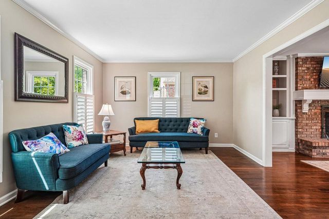 9945 N Valley Hill DRIVE, Mequon, WI 53092