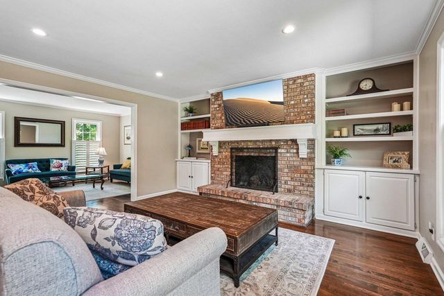 9945 N Valley Hill DRIVE, Mequon, WI 53092