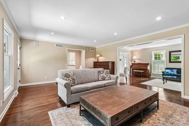 9945 N Valley Hill DRIVE, Mequon, WI 53092