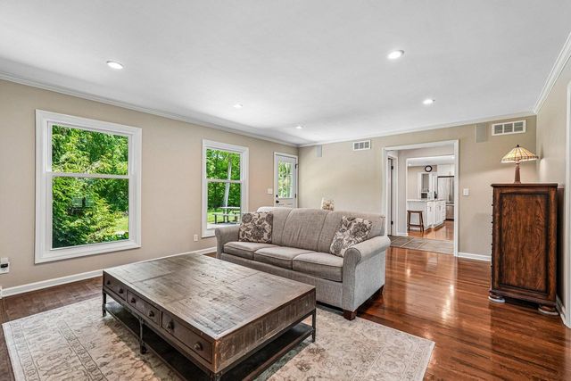 9945 N Valley Hill DRIVE, Mequon, WI 53092