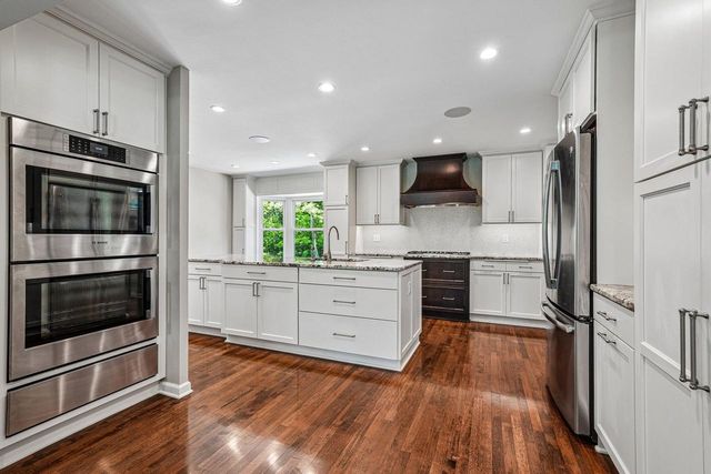 9945 N Valley Hill DRIVE, Mequon, WI 53092