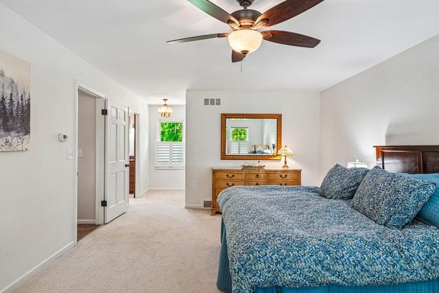 9945 N Valley Hill DRIVE, Mequon, WI 53092
