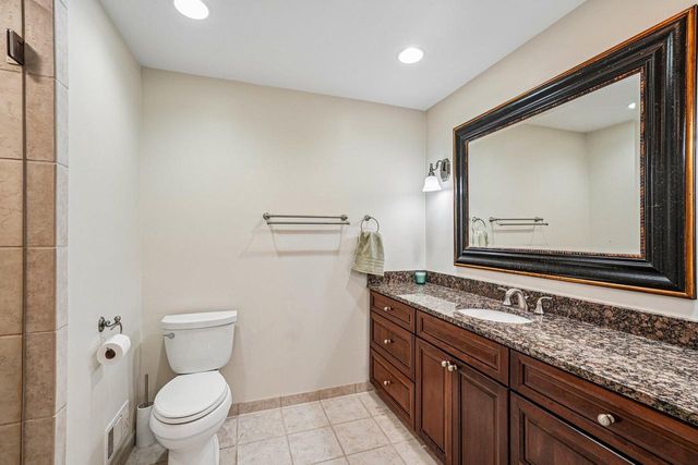 9945 N Valley Hill DRIVE, Mequon, WI 53092