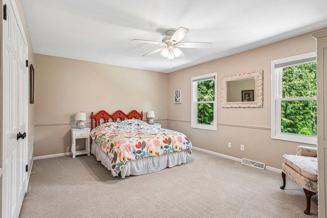 9945 N Valley Hill DRIVE, Mequon, WI 53092