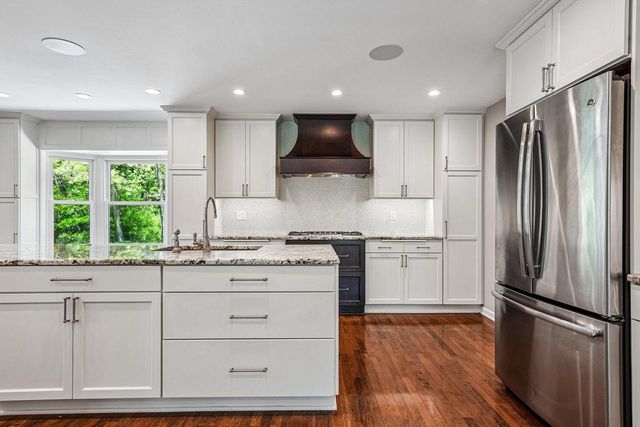 9945 N Valley Hill DRIVE, Mequon, WI 53092