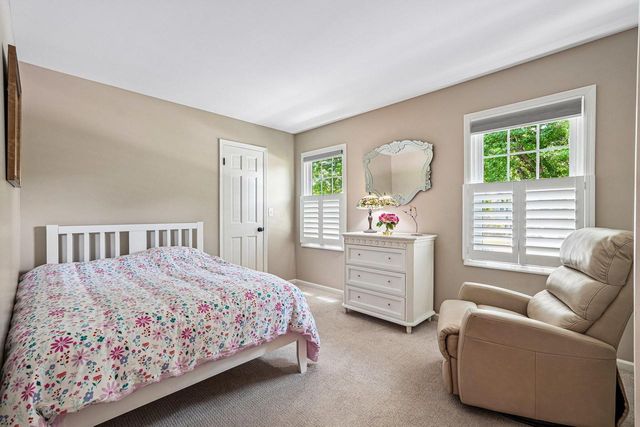 9945 N Valley Hill DRIVE, Mequon, WI 53092