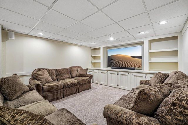 9945 N Valley Hill DRIVE, Mequon, WI 53092
