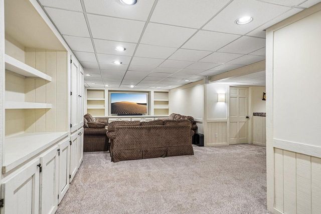 9945 N Valley Hill DRIVE, Mequon, WI 53092