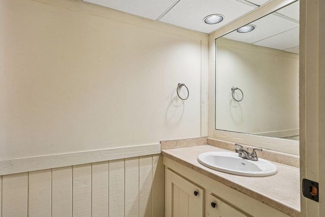 9945 N Valley Hill DRIVE, Mequon, WI 53092