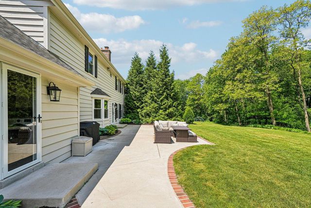 9945 N Valley Hill DRIVE, Mequon, WI 53092