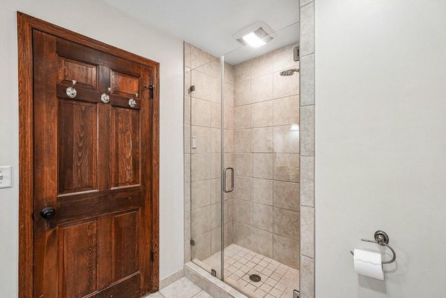 9945 N Valley Hill DRIVE, Mequon, WI 53092