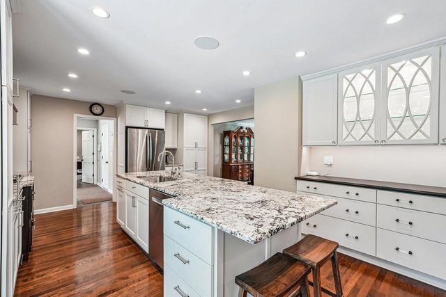 9945 N Valley Hill DRIVE, Mequon, WI 53092
