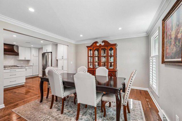 9945 N Valley Hill DRIVE, Mequon, WI 53092