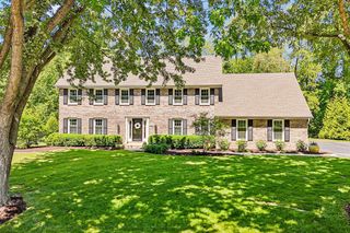 9945 N Valley Hill DRIVE, Mequon, WI 53092