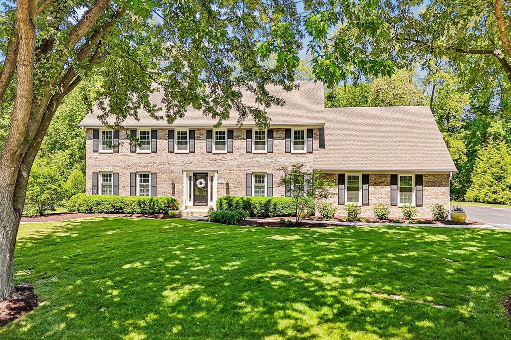 9945 N Valley Hill DRIVE, Mequon, WI 53092