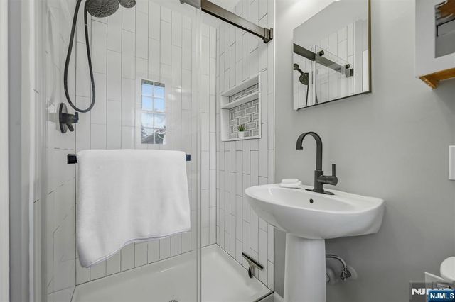2 Hillview Place, Ramsey, NJ 07446