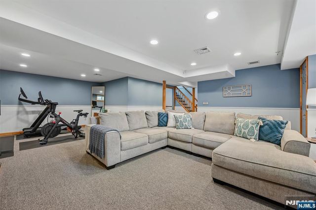 2 Hillview Place, Ramsey, NJ 07446