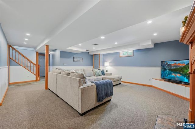 2 Hillview Place, Ramsey, NJ 07446
